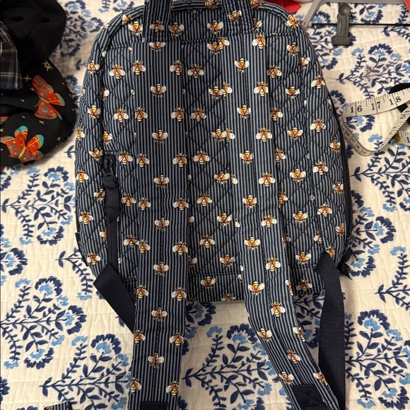 NWT Vera Bradley bee pattern tote backpack - Picture 3 of 5